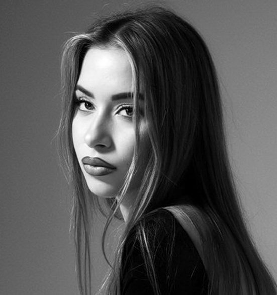 home_model_staff-rachele